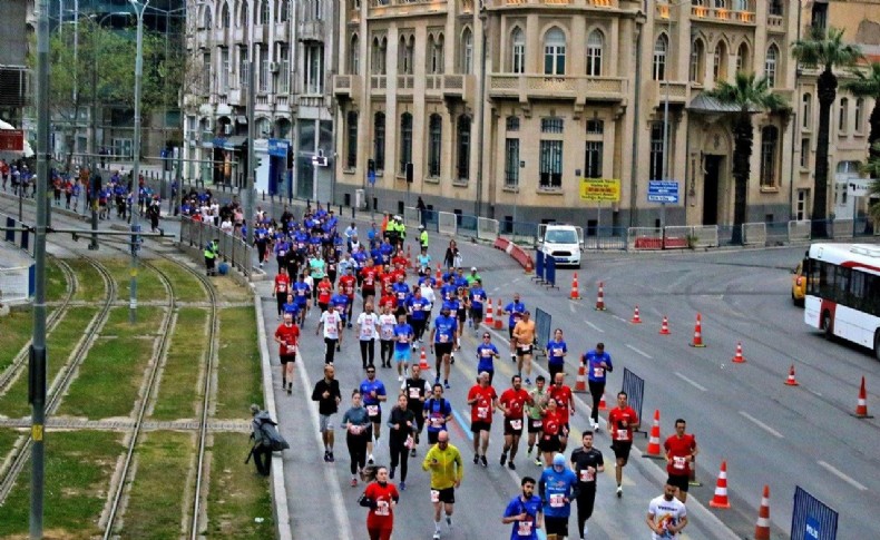 İzmir trafiğine maraton düzenlemesi