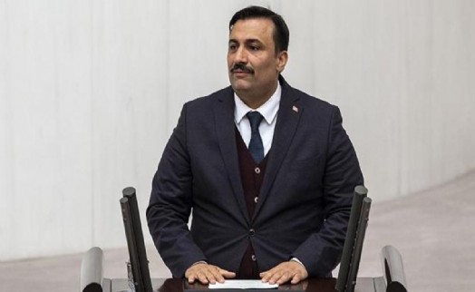 AK Partili Bekle'den CHP'nin Menemen'de açtığı Roman karikatürüne tepki