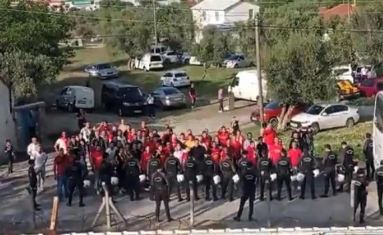 Göztepe taraftarı, takımını kaldırımdan destekledi