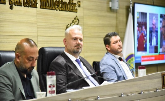 Menemen'deki öğrencilere 5'er bin lira başarı ödülü