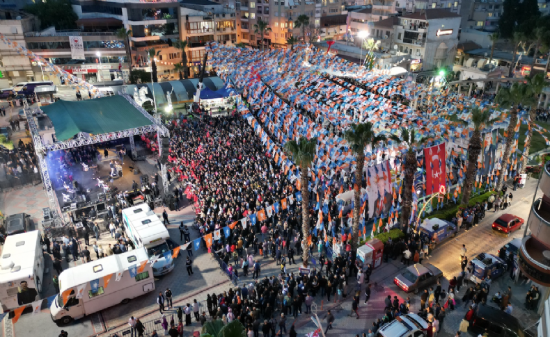 Menemen’de AK Parti’den gövde gösterisi