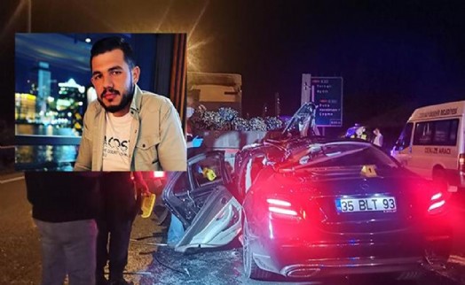 İzmir'de otomobil tıra ok gibi saplandı: 1 ölü