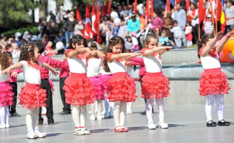 23 Nisan kutlamalarında çocuk oyunları sahnelendi