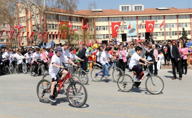 23 Nisan Ulusal Egemenlik ve Çocuk Bayramı törenlerle kutlanıyor