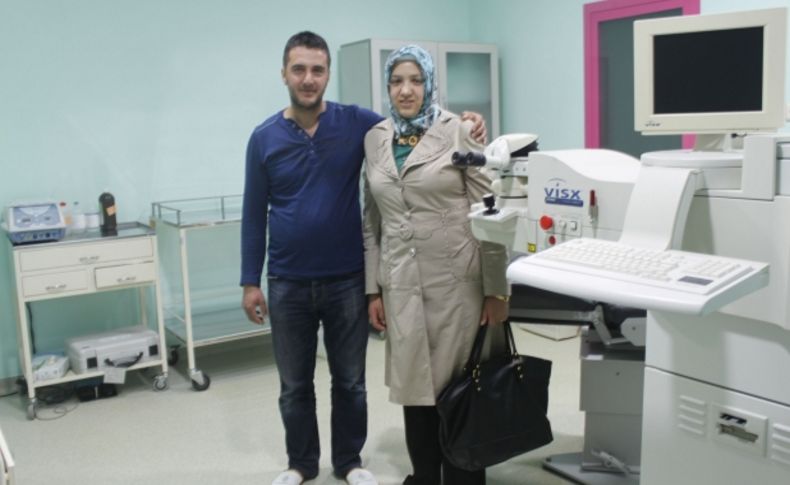 23 yaşındaki bayan hasta ameliyatla 17 numaralı gözlüklerden kurtuldu