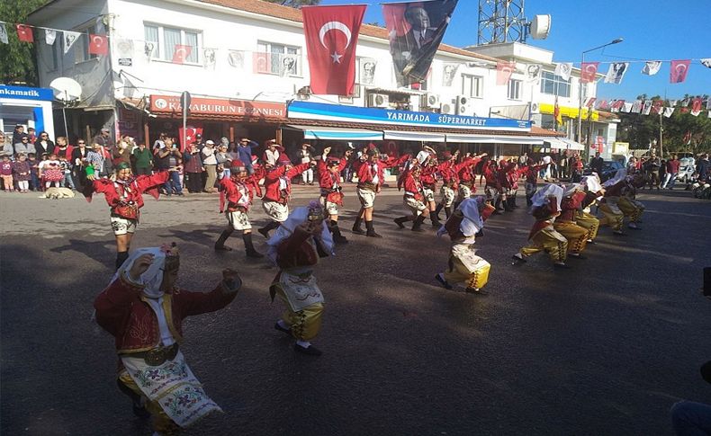 29 Ekim ilçelerde törenlerle kutlandı