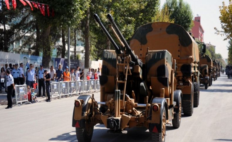 30 Ağustos törenlerinde yeni askeri araçlar görücüye çıktı