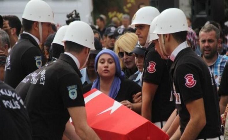 Adana'da şehit polislerin töreninde tepki