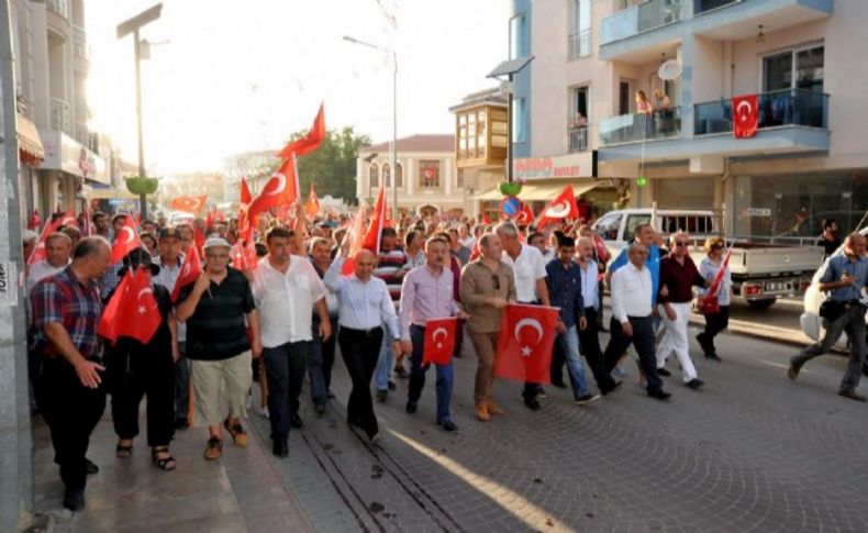 Seferihisar'da tüm partiler birleşti sokakta terörü lanetledi