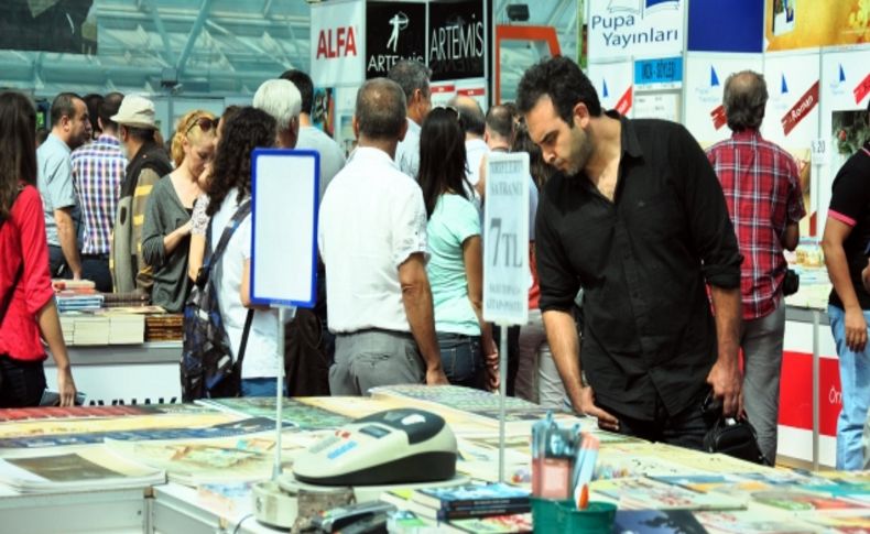 4. Antalya Konyaaltı Kitap Fuarı kapılarını ziyaretçilere açtı