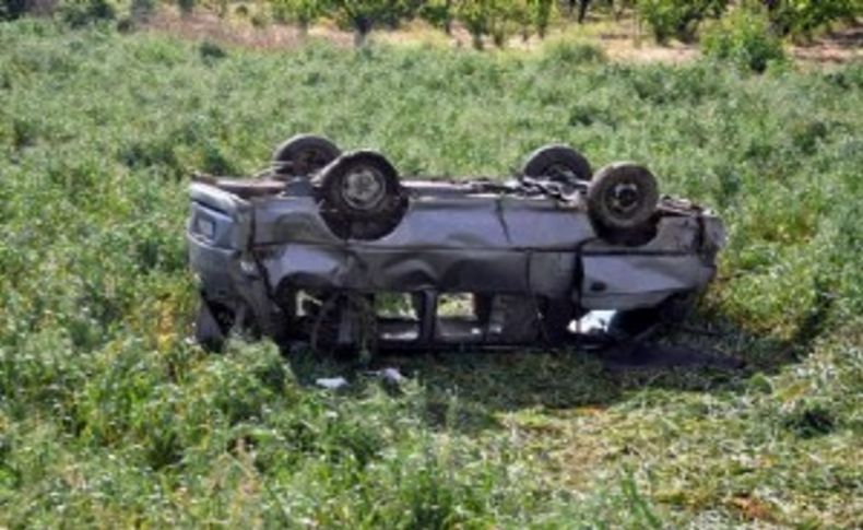 İşçi taşıyan minibüs tarlaya devrildi: 8 yaralı