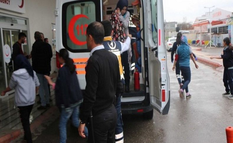 50 öğrenci zehirlenme ile hastaneye götürüldü