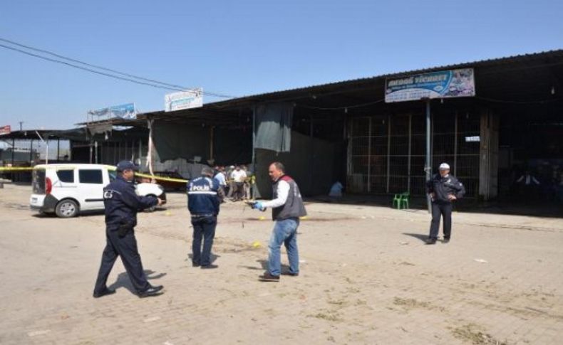 Haraç isteyen sabıkalı, 3 polisi bıçakladı