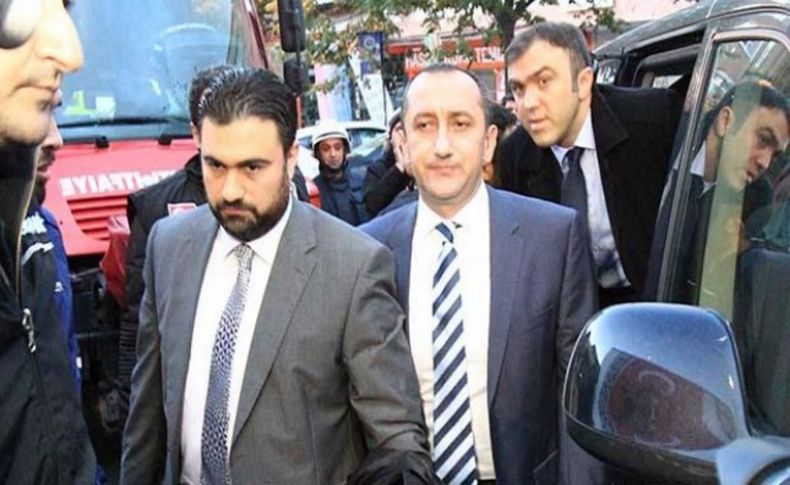 Kayyumlar polis eşliğinde İpek Grubu binasına girdi