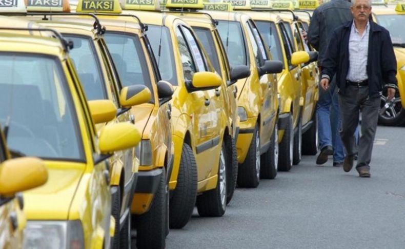 Taksi ve minibüslerde nakit kalkıyor