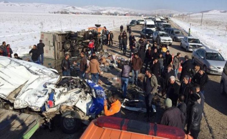 Van'da feci kaza: 11 ölü, 4 yaralı!