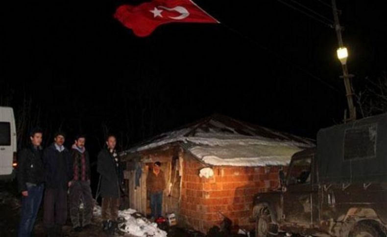 İyi haberi başkan verdi: Şehidin evi yeniden yapılacak