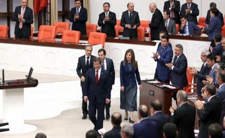 Başbakan Davutoğlu'ndan dikkat çeken hareket