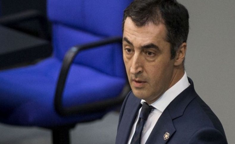 Cem Özdemir, Ermenilerin rozetiyle çıktı