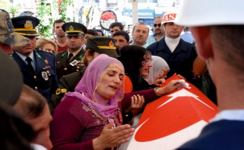 Çakır'ın cezanesi Aliağa'da toprağa verildi. İzmir şehidini uğurladı