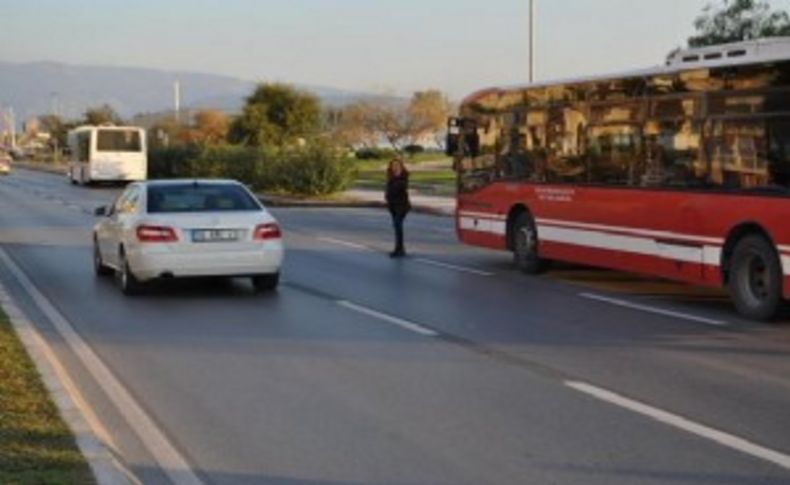 Karşıyaka’da acılı evlat başka canlar yanmasın diye yaya geçidi istedi