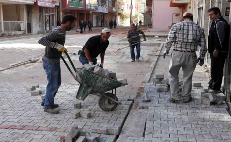 Bayraklı'da eski çirkin görüntülere son! : 6 mahelle'de 50 bin beton parke