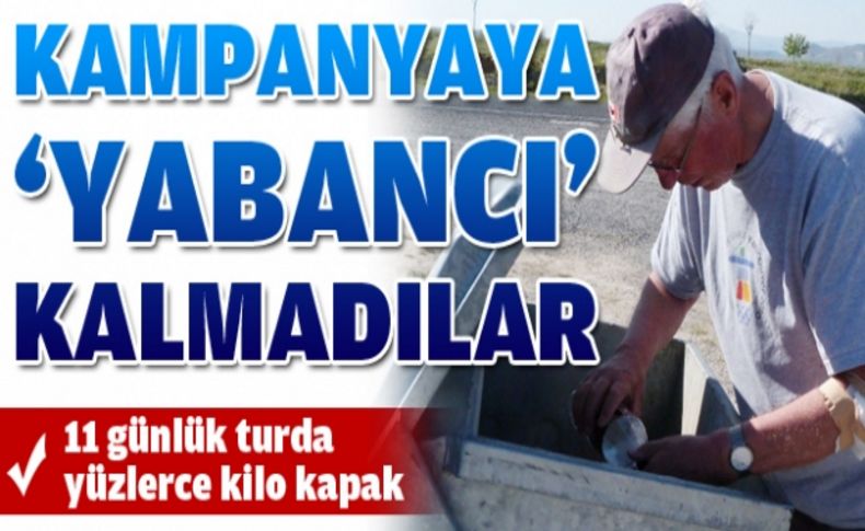 83 yaşındaki Hollandalı turist, kampanya için konteynerlerden mavi kapak topladı