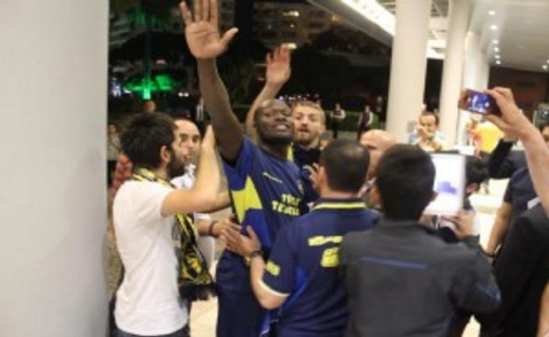 ​İzmir'de 'adalete fener yak'