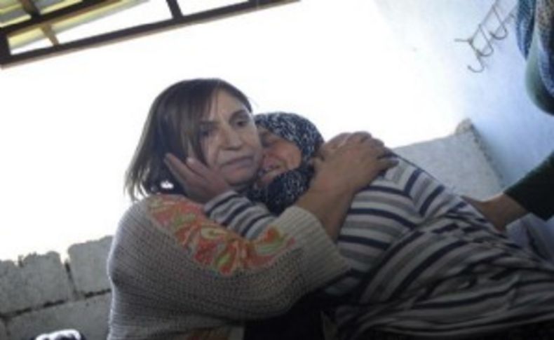 Selvi Kılıçdaroğlu ve kızı Zeynep,maden şehidi ikizlerin baba evinde
