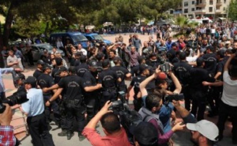 Şirket avukatı linç edilmekten zor kurtuldu
