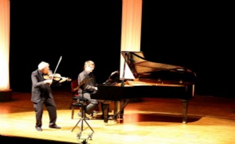 Karşıyaka'da muhteşem konser