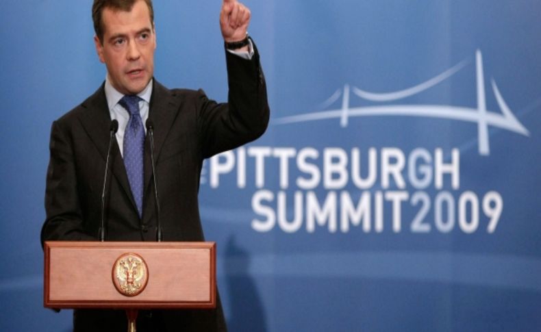ABD ve İngiliz istihbaratının Medvedev’i dinlediği iddia edildi