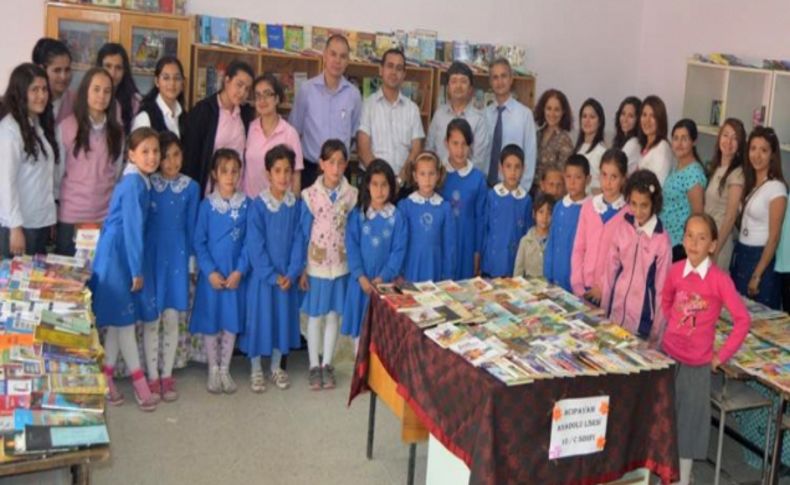 Acıpayam Anadolu Lisesi öğrencilerinden köy okullarına kitap bağışı