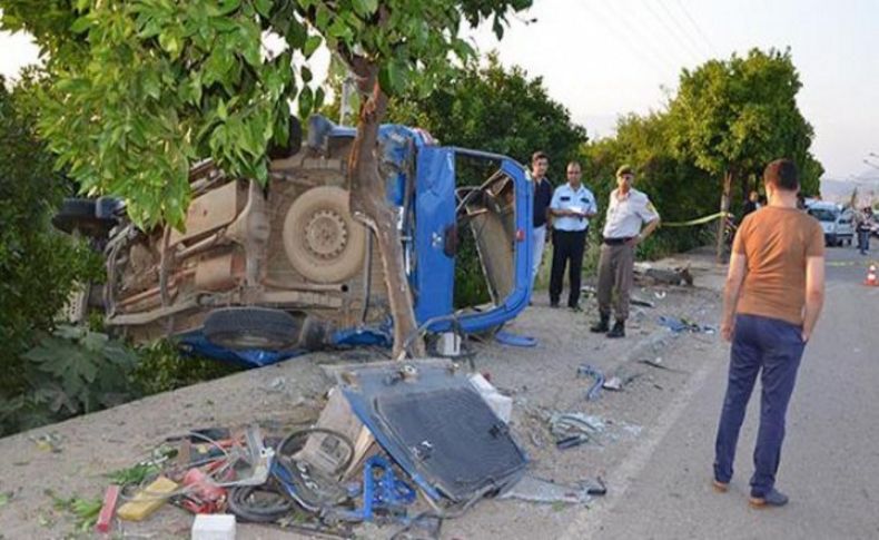 Adana'da jandarma minibüsü devrildi: 8 asker yaralı