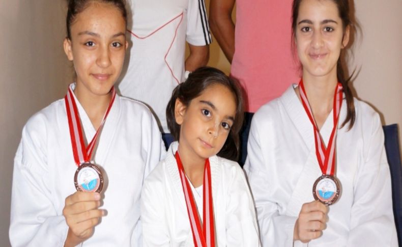 Adanalı karateciler, Erzurum'dan 1 altın, 2 gümüş ile döndü