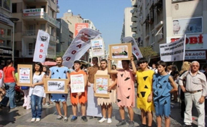 ADD İzmir Gençliğinden Taş Devri’li Protesto