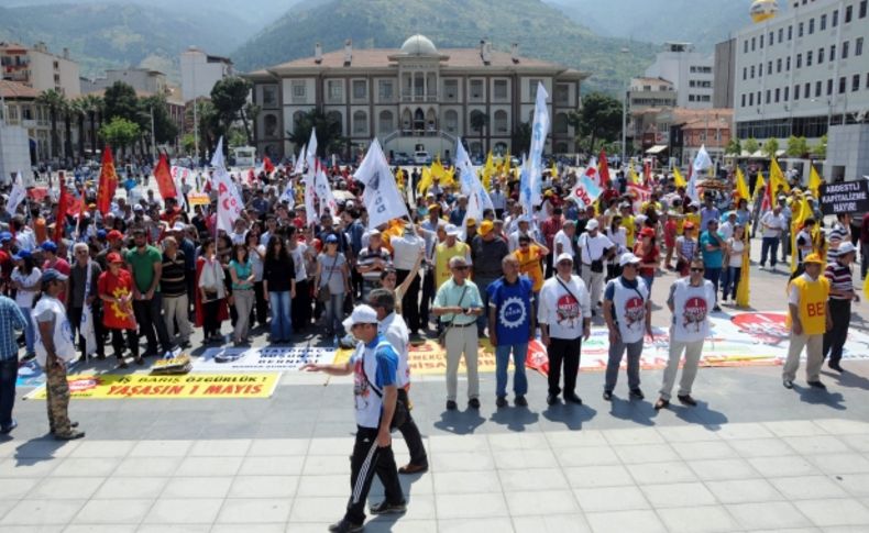 ADD'liler İstiklal Marşı okunmayınca ve Kürtçe konuluşunca törenden ayrıldı