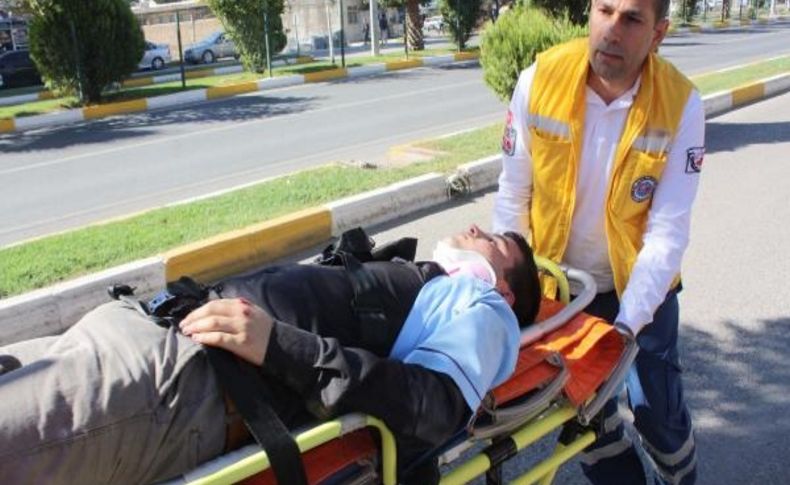 Adiyaman’Da Minibüs Yayaya Çarpti: 2 Yarali