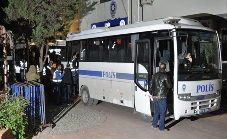 İzmir'de 'paralel yapı' operasyonunda 15 şüpheli adliyeye sevk edildi