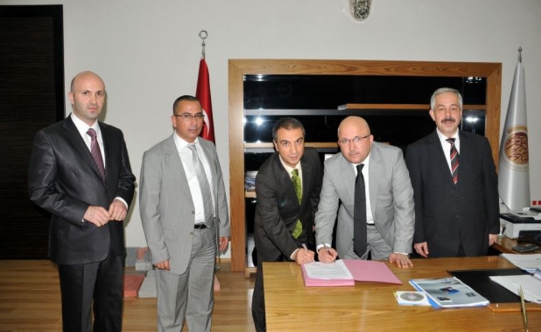 Afyon Belediyesi 11 milyon TL'ye pazar yeri yapıyor