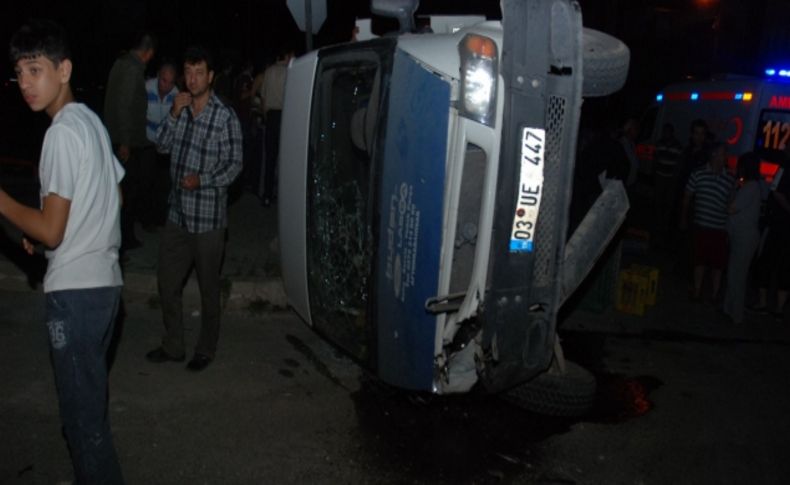 Afyonkarahisar'da trafik kazası: 1 ölü, 10 yaralı