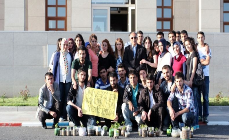 Ağrı İbrahim Çeçen Üniversitesi öğrencileri kampus için fidan yetiştirdi