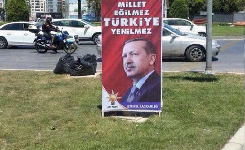 AK Parti İzmir'den teşekkür afişi!