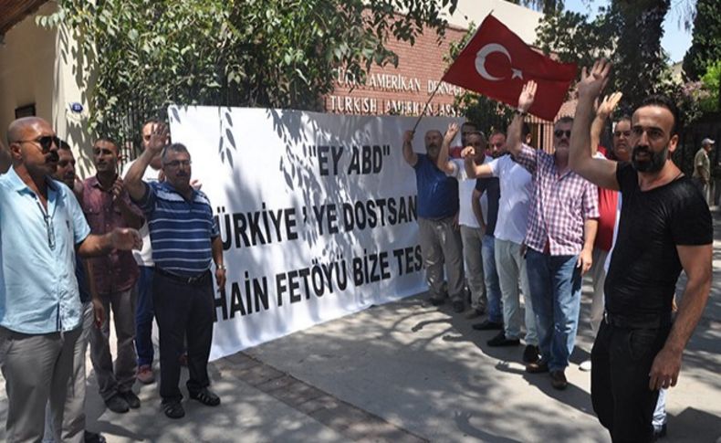 AK Partililerden Amerikan Derneği önünde protesto