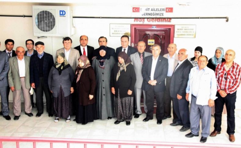 AK Parti'den Şehit Aileleri Derneği'ne ziyaret