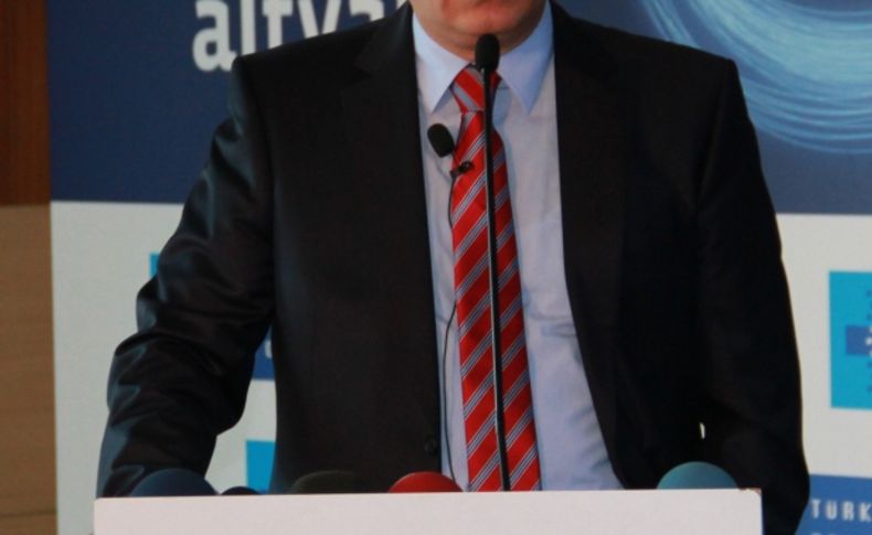 Akarca: Türk Telekom, dünyayı 4 kez dolaşan fiber kablo döşedi