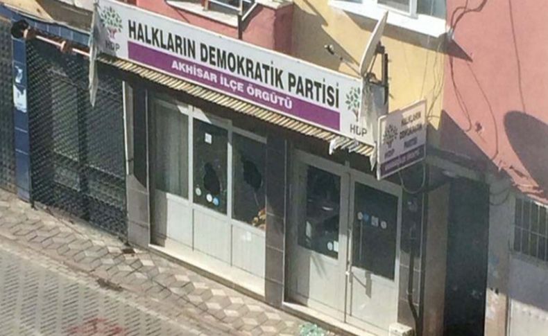 Akhisar'da HDP İlçe binasına taşlı saldırı