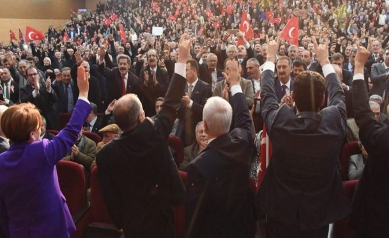 Akşener’in partisine sürpriz destek! ‘Varım’ dedi