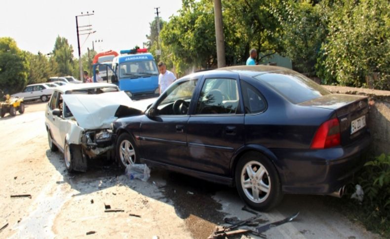 Akyazı'da trafik kazası: 2 yaralı