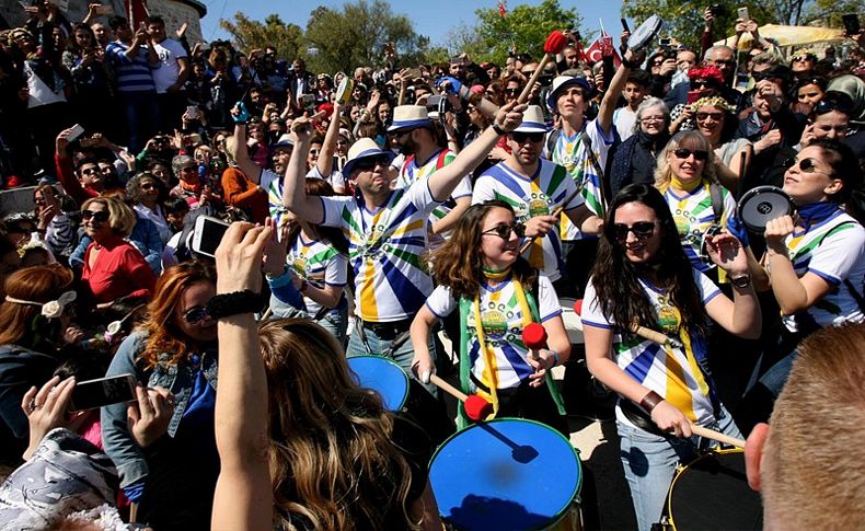 Alaçatı Ot Festivali'nin bu yılki teması kuşkonmaz ve sarmaşık